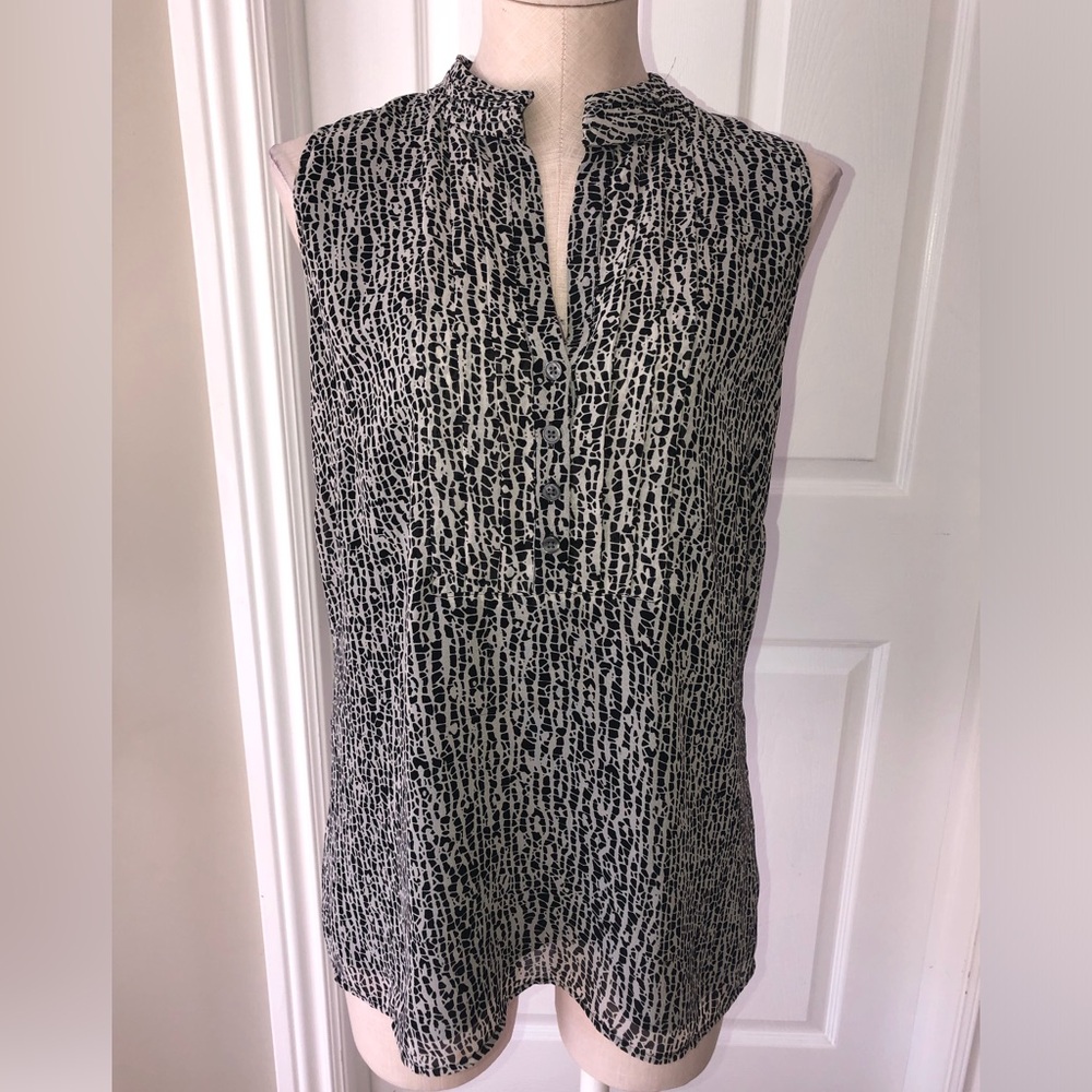 3/$40 Banana Republic sleeveless top